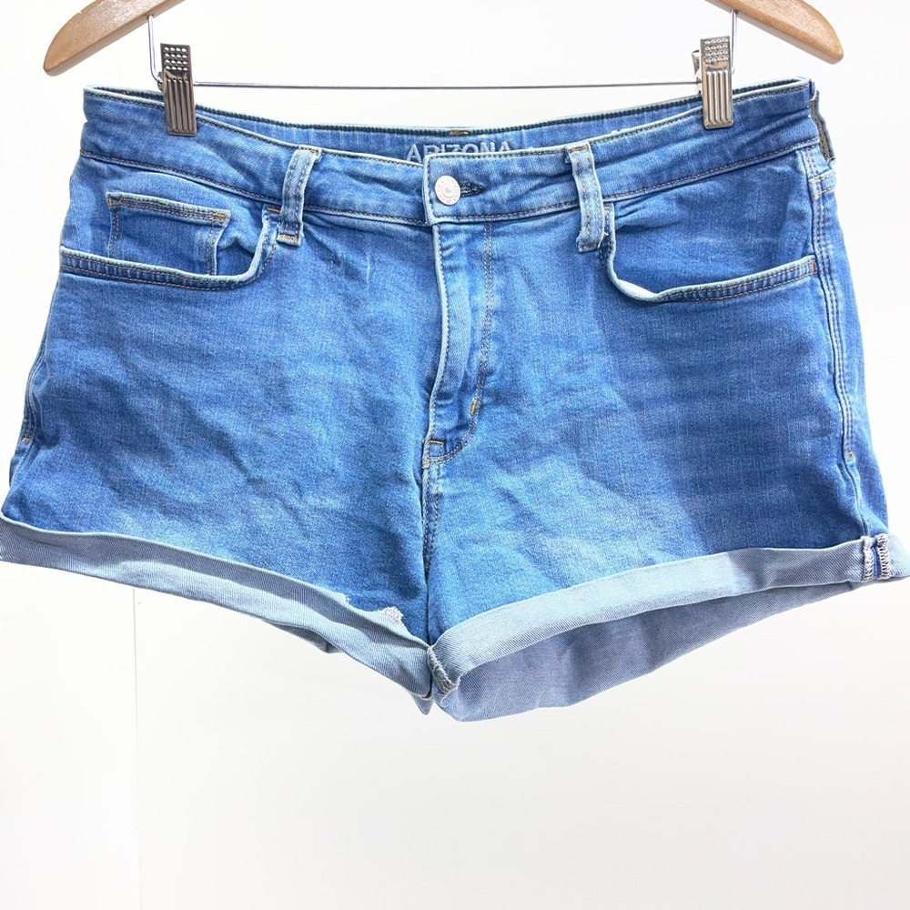 Arizona Jean Company Women's Light Blue Mid Rise Jean Shorts